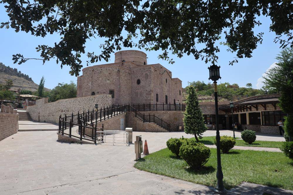 Dünyanın en eskisi! Konya’nın Rum Köyü’ndeki 1700 yıllık kilise halen ayakta 10